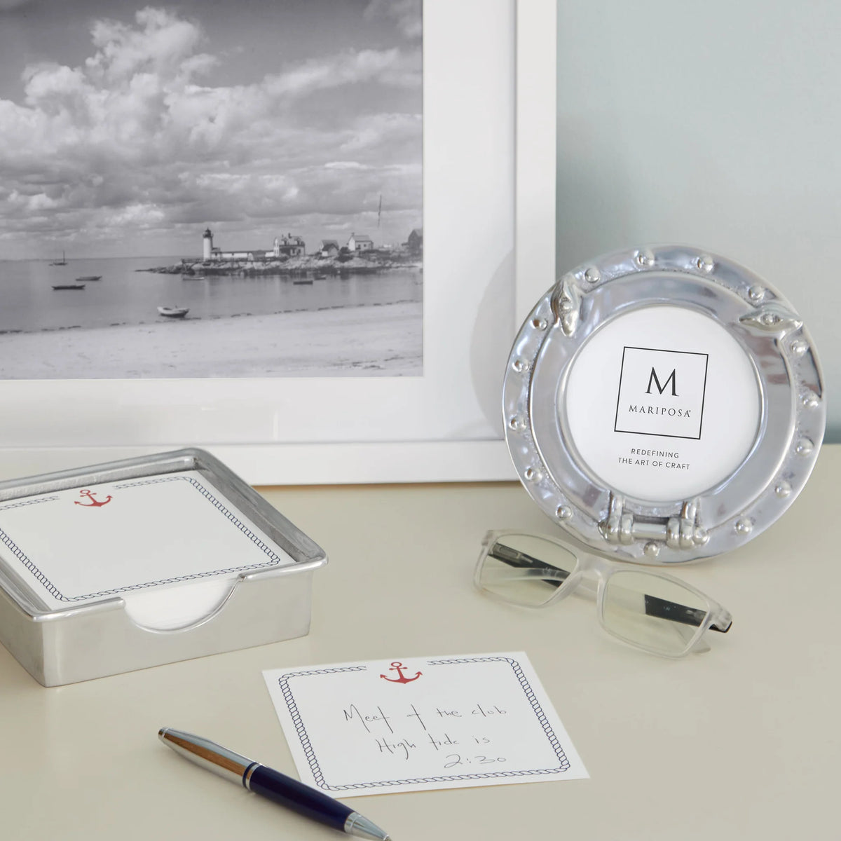 Mariposa Porthole Frame